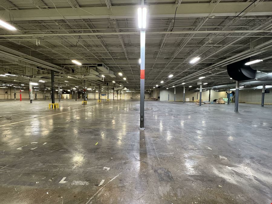 225,000 SF Manufacturing and Distribution Building