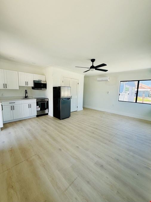 ST. PETE BEACH VILLAS FOR SALE! (7-UNIT APARTMENT COMPLEX) SELLER FINANCING AVAILABLE!