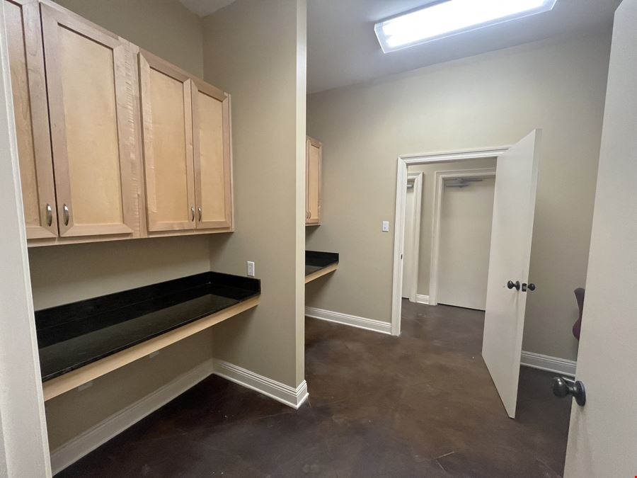 Move-In Ready Office Building | 5,600 SF