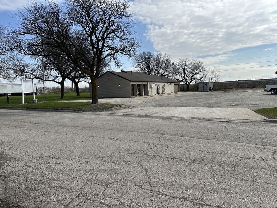 2200 SF Indsutrial Space with office