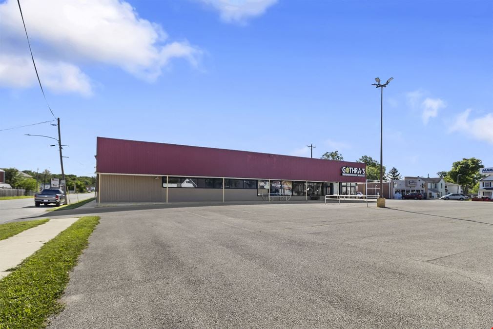 17,060 SF Former Grocery Store