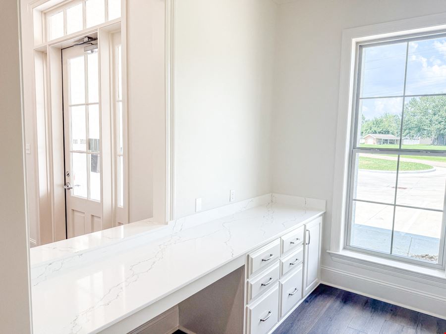 Bayou Business Commons: Class A New Construction Office Suites