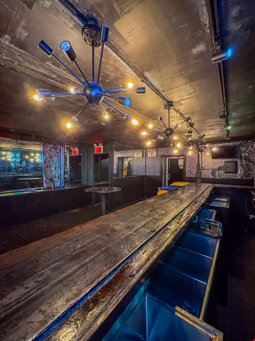 2,000 SF | 275 W 22nd Street | 2nd Gen Bar Space in Chelsea for Lease