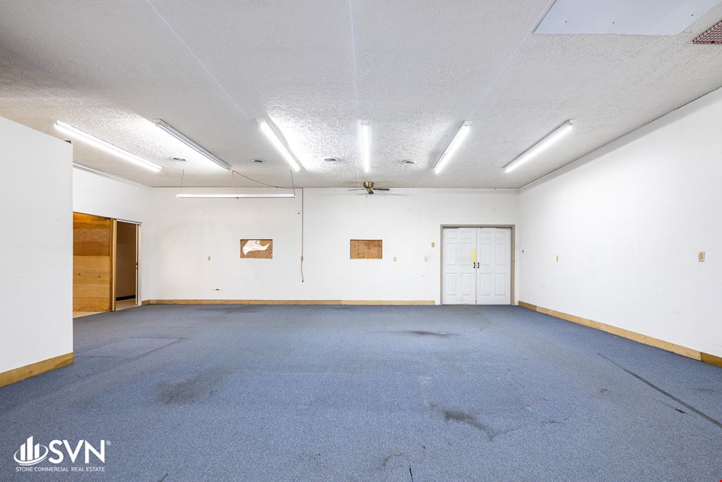 9,736 SF Warehouse w/Office For Lease