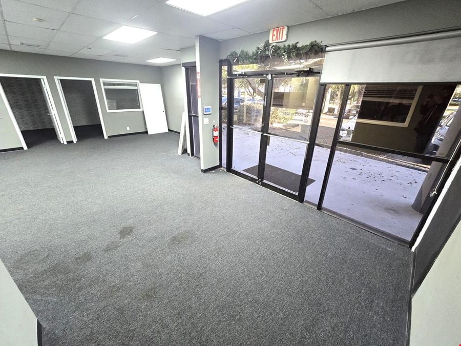 3,198 SQFT Office/warehouse drive-in door