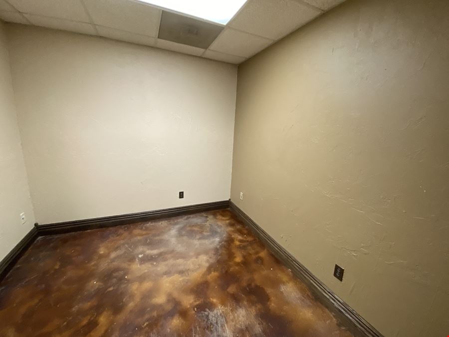 Available For Lease - One Office Spaces & Warehouse on Chestnut & Hwy 65