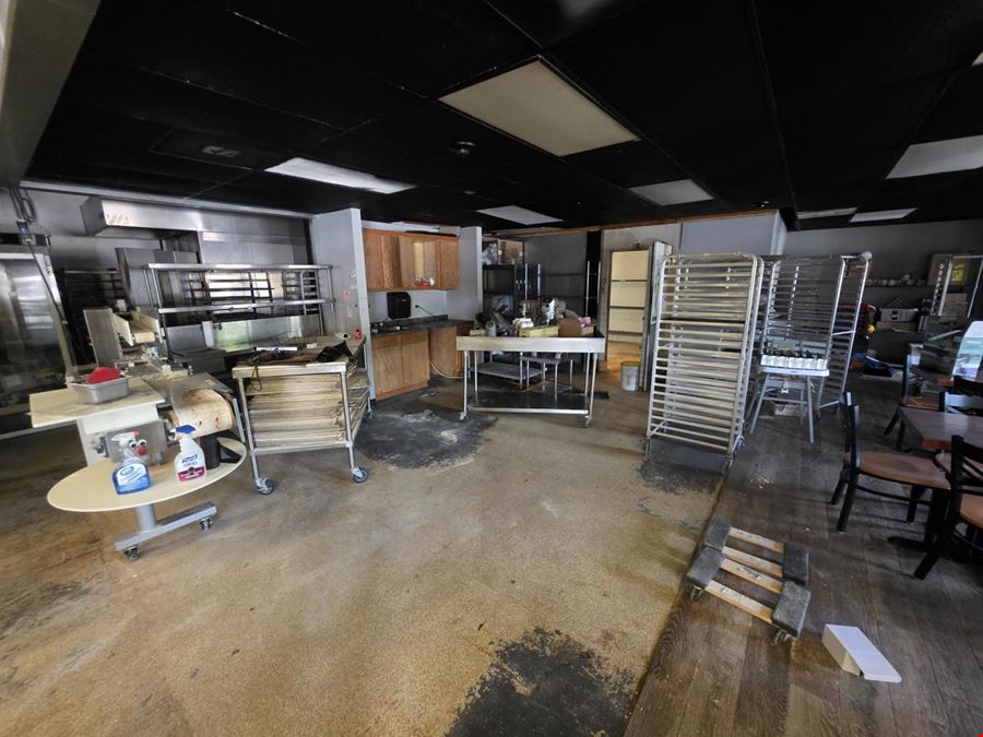3720 W Lake