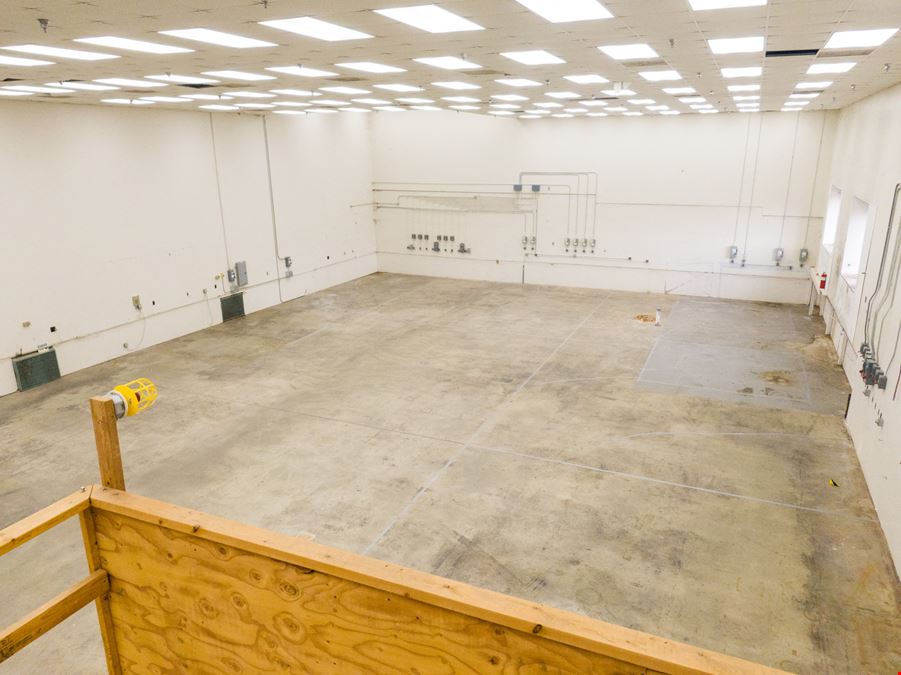 FOR LEASE -  4000, MEMORIAL PKWY - WAREHOUSE SPACE 54,000 SF