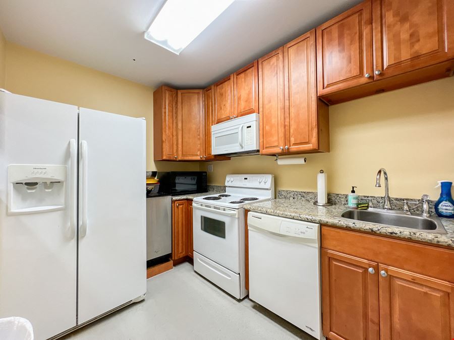 ±4,609 SF Versatile Commercial Property – Former Community Center