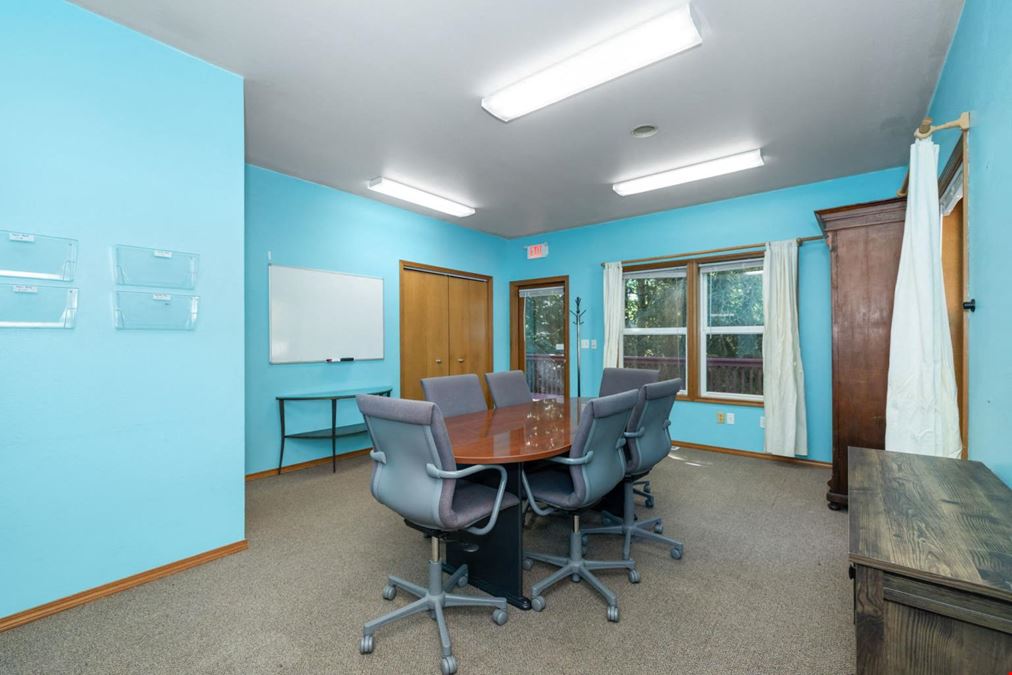 1550 Woodridge Dr SE