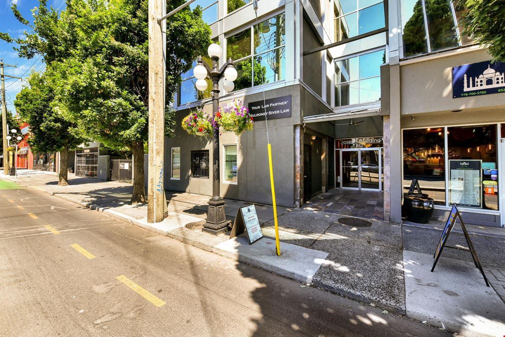 852 Fort Street (305)