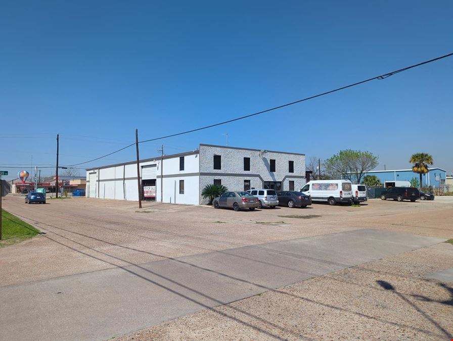South Houston Warehouses: 10,410 sq ft / 28,400 sq ft Lot