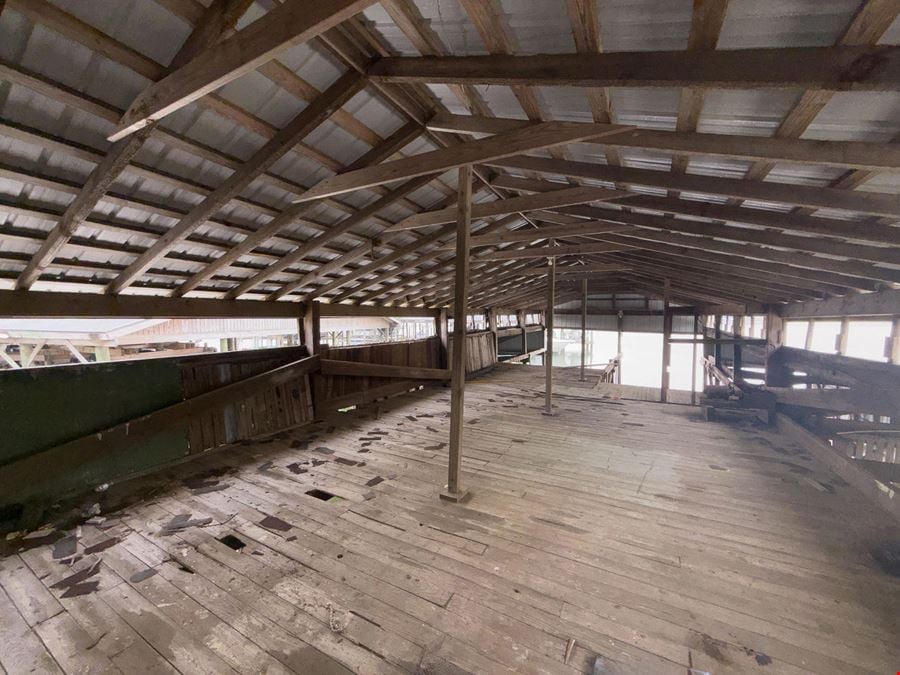Waterfront Commercial Opportunity| 4,992 SF |
