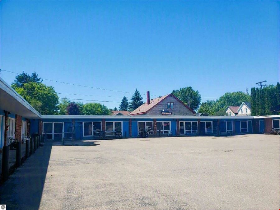 Seaway Motel | Fully Occupied Turn-key 18-Unit Motel with Owner's Quarters | 10.5% Cap Rate