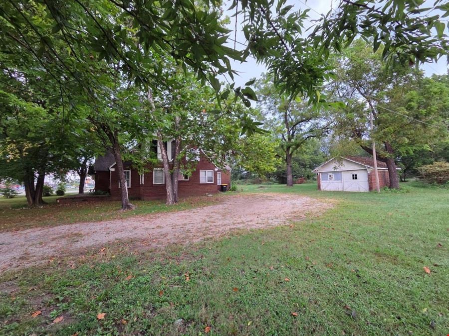 118 E Main St