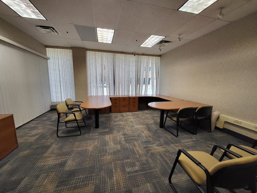 Downtown Business Suite - 220 S Broadway