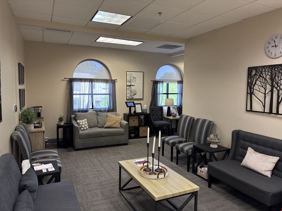 8737 E Via de Commercio, Ste 200