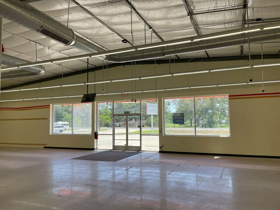 Prime Retail Space Available in St. Amant