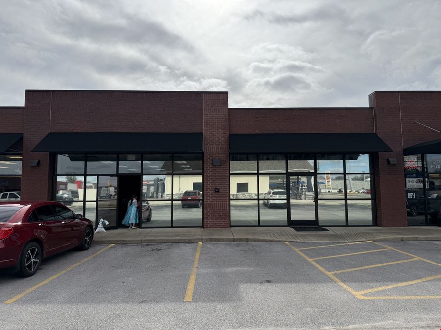 RETAIL CENTER FOR LEASE IN ROGERSVILLE