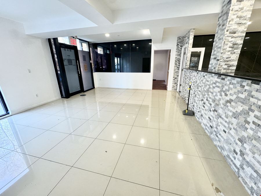 Retail space for lease in Long Island City - new building Approximately 3200 sq ft