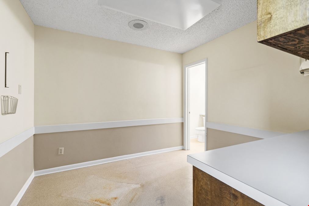 260 I-45 Medical Office for Lease – High-Visibility, Healthcare-Driven Location