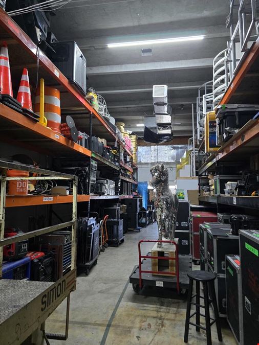 Full warehouse 100% A/C - Units 11919 & 11921