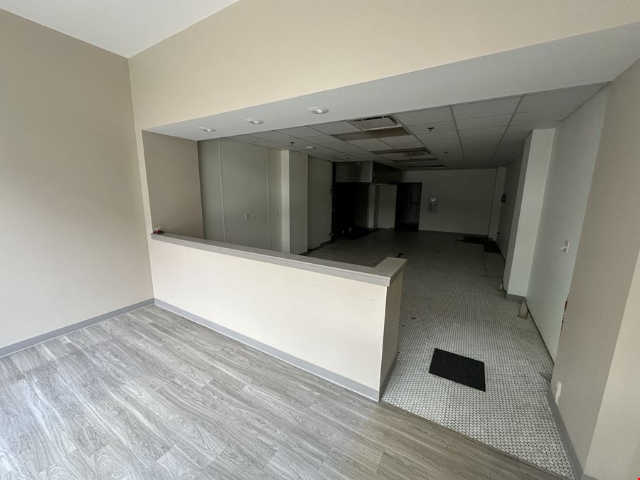 318 Park Central E - Suite 105
