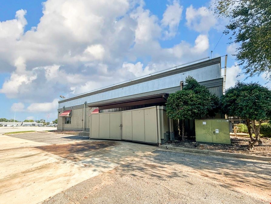 Freestanding 7,870 SF Restaurant in a Highly-Visible Retail Corridor