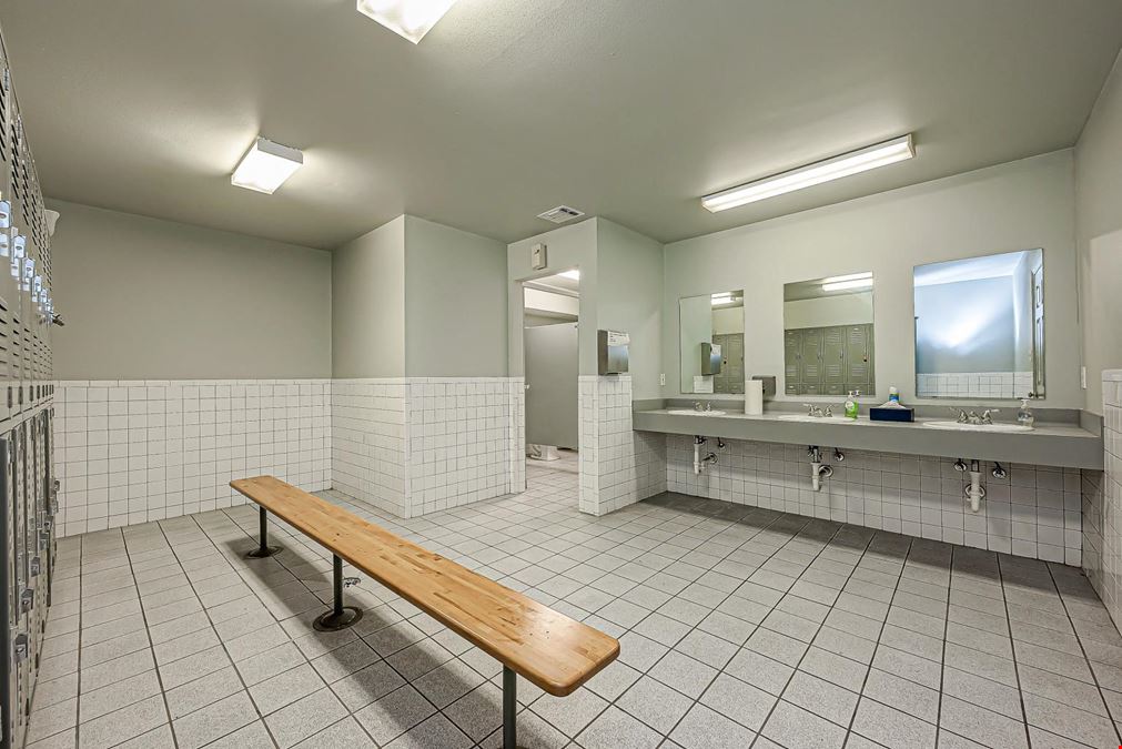 2202 Lone Oak