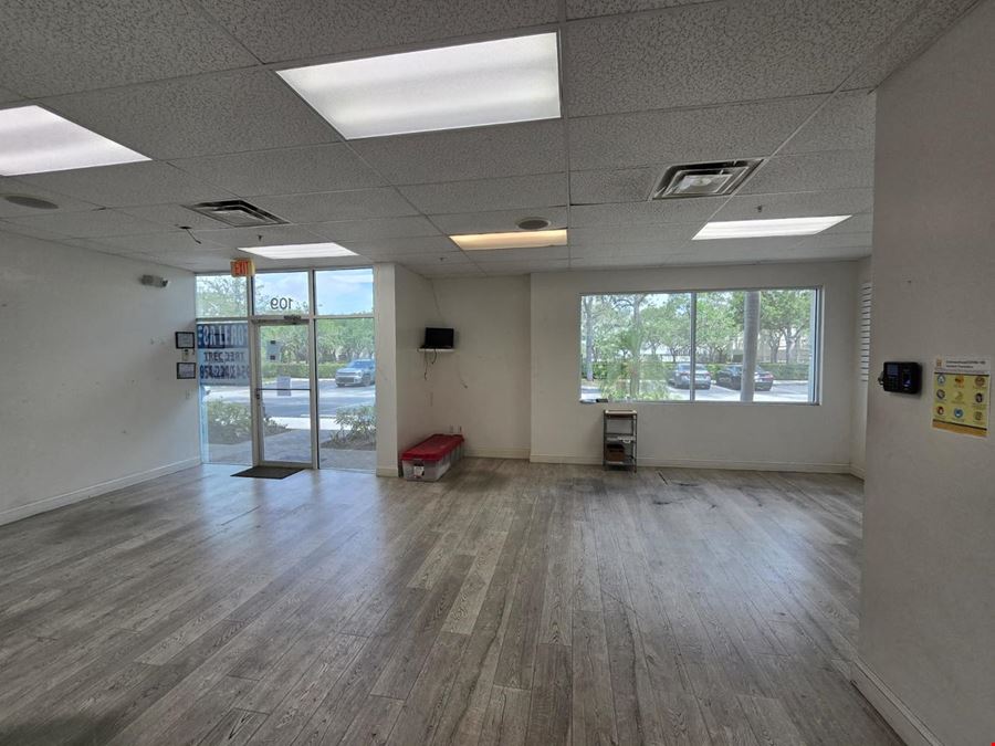 Immediate Occupancy For Lease 2,500SQFT Off/W