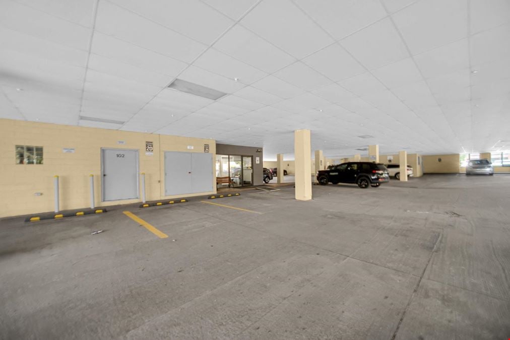 1S443 Summit Ave, Oakbrook Terrace, IL 60181