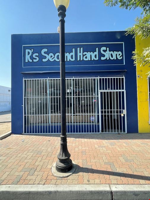 High Exposure Retail Building in Delano, CA