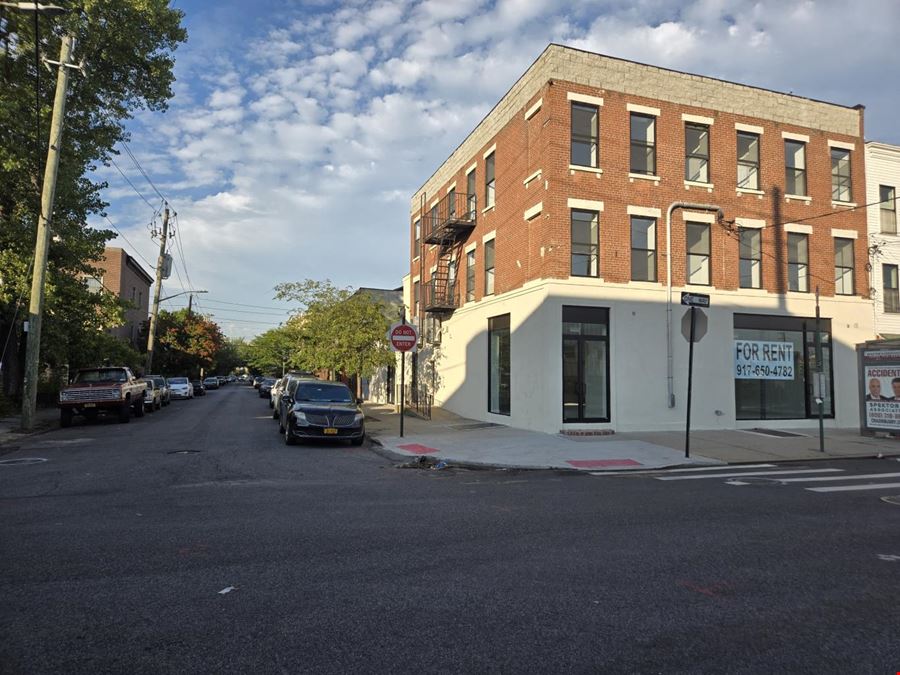 72 Van Dyke St