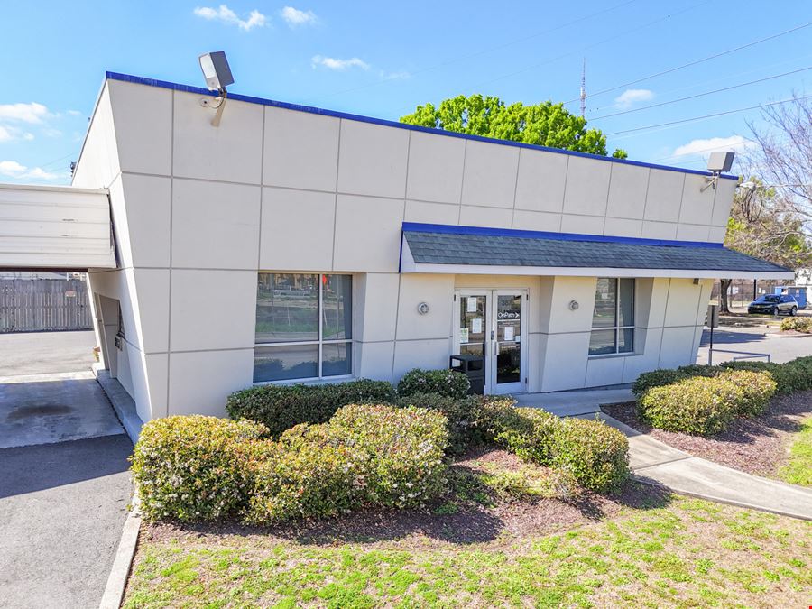 Drive-Thru Bank Directly Across Algiers Plaza