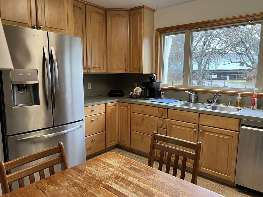 3 Acres 2 Townhomes 5-Bay Garage