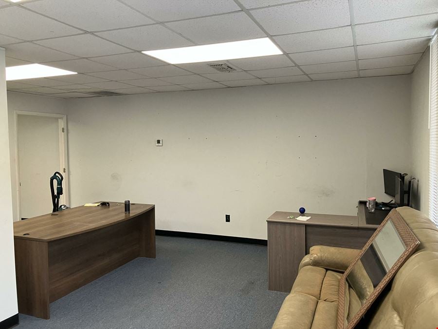 5151 Sunbeam Road, Suite 15