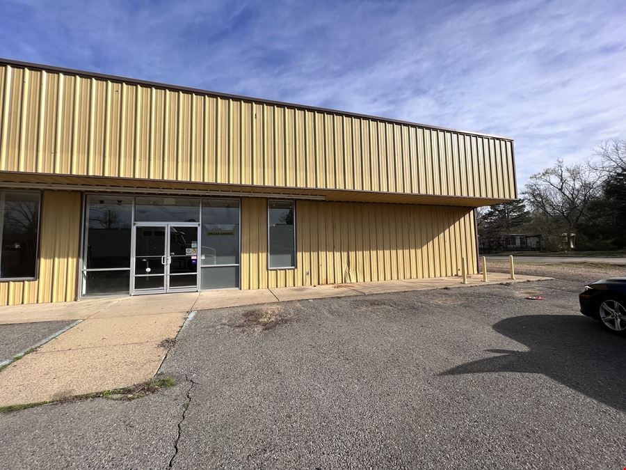 Former Dollar General Building