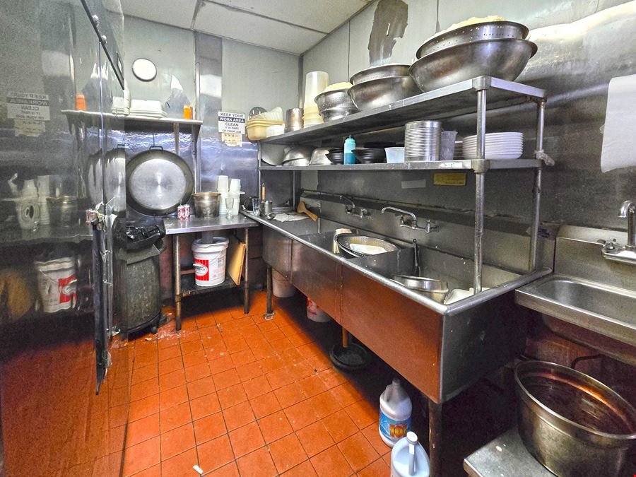 1,600 SF | 609 Franklin Avenue | High-Visibility Corner Restaurant Space + 1,950 SF Lower Level for Lease