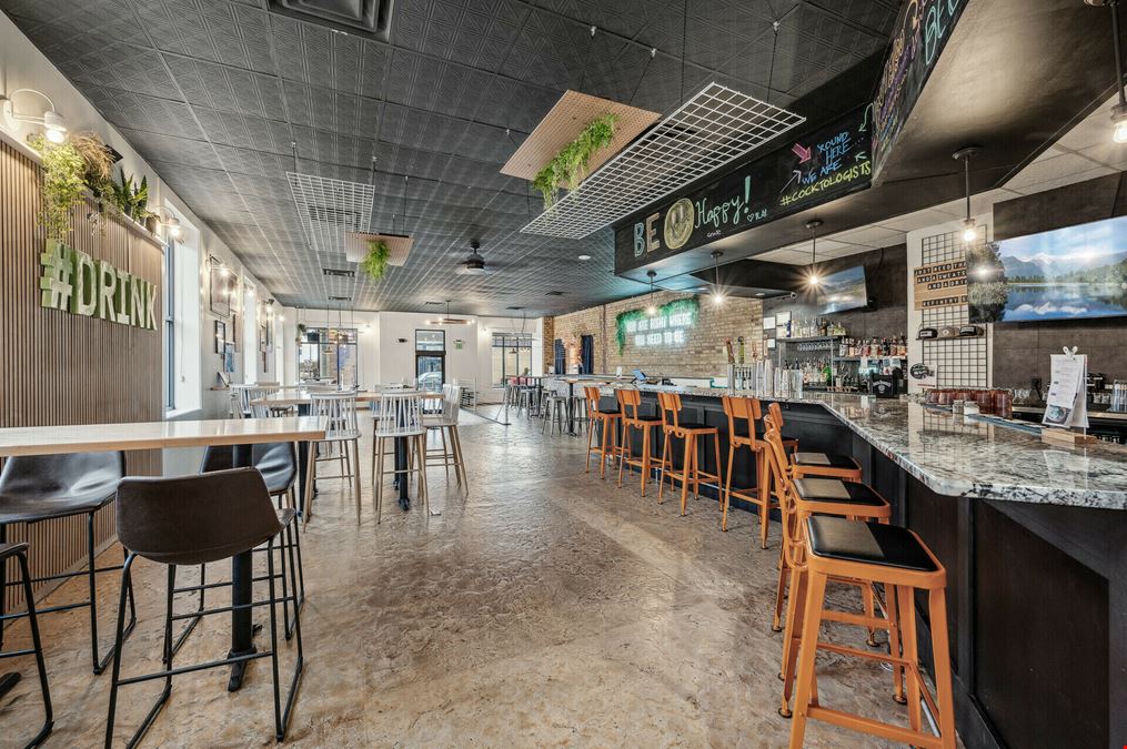 Multi-Income Building for Sale/Lease: Retail, Restaurant & Airbnb Ready!