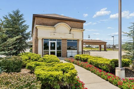 Preview of Retail space for Rent at 700 E Memorial Rd