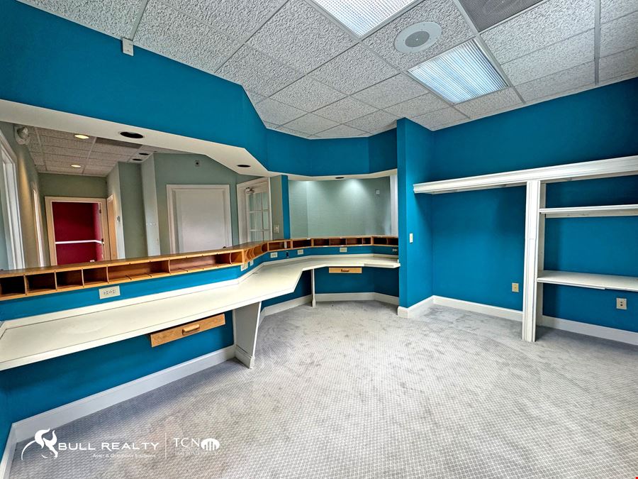 Marietta Office Suites | Five Full-Service Office Suites | ±650 SF to ±2,375 SF