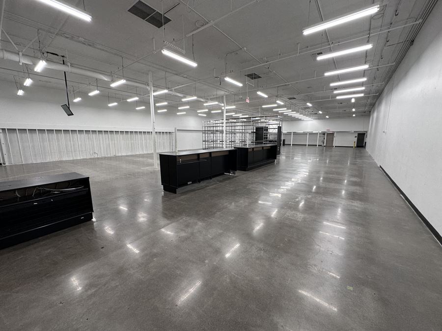 Prime 8,200 SF Retail Haven: High-Visibility Turn-Key Space on NE Highway 99