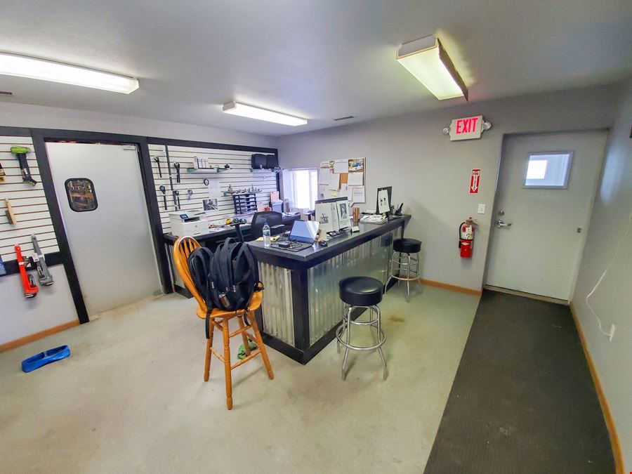 ±9,968 SF Industrial Shop | ±4.83 Acre Fenced Yard