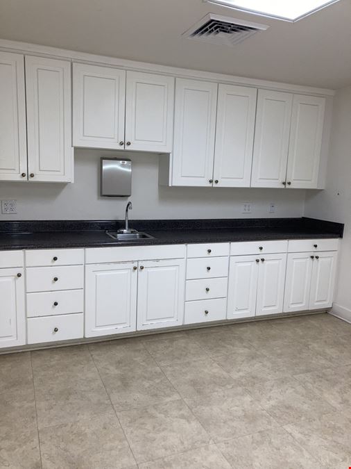 2414 E Plaza Dr