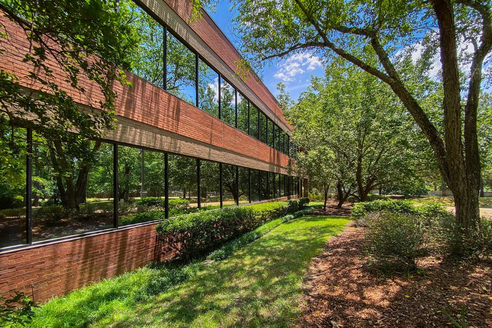 795 Woodlands Parkway