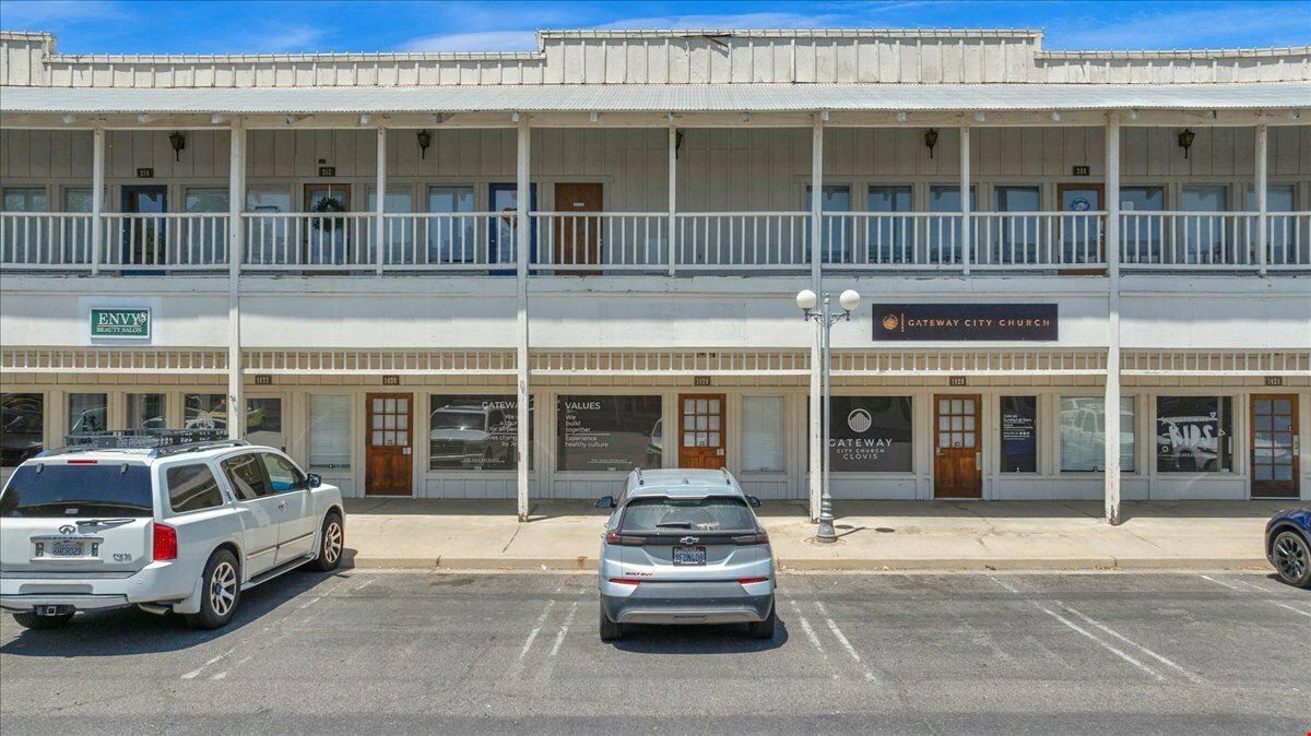 The Barnyard Shopping Center: Prime Retail Shop Space