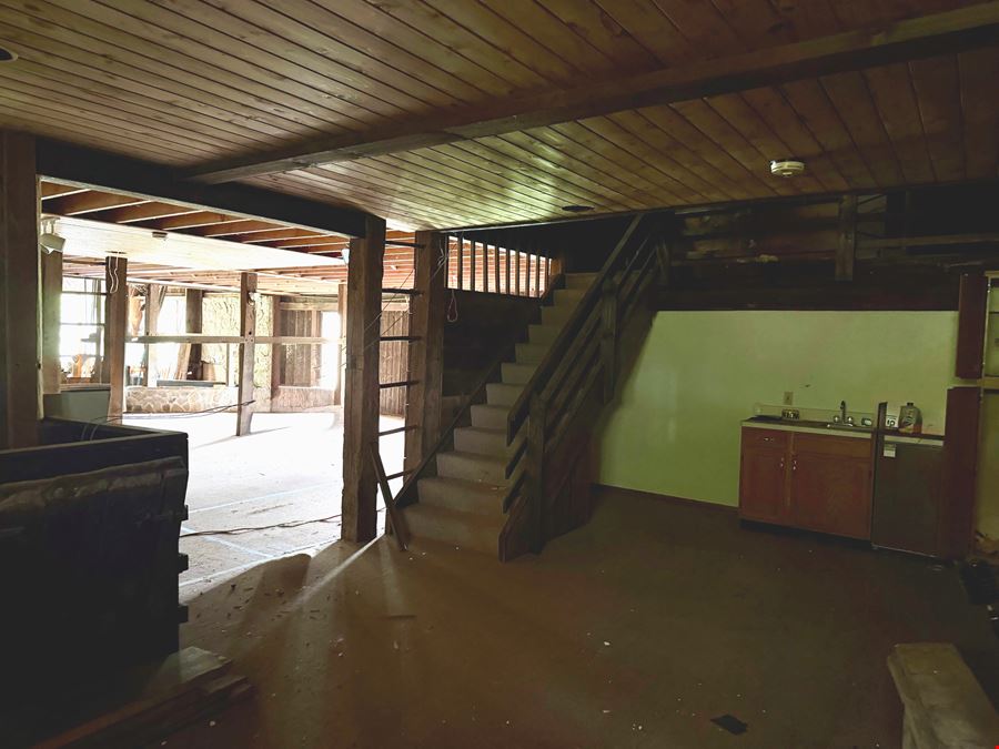 981 Riverview Drive