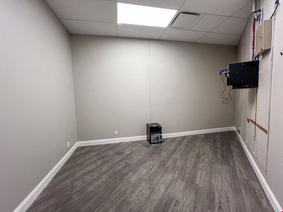High-Visibility Retail, Showroom & Flex Space Near I-90