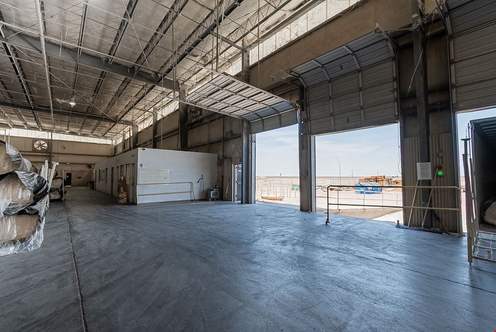 Heavy-Industrial Building in San Luis, 2801 N Main St