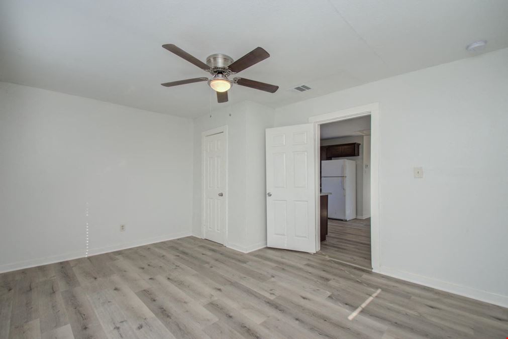1051 W Little York Rd, Houston, TX 77091